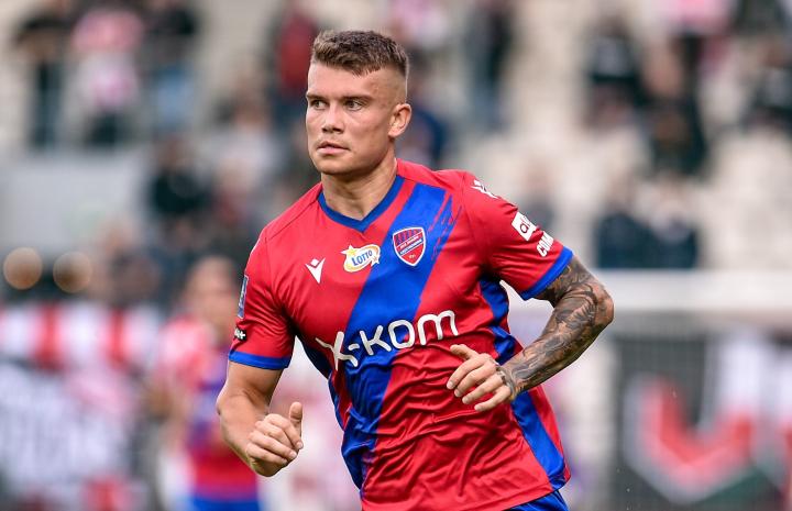 波兰轻取多特蒙德，奥亚尔萨瓦尔惊艳四座